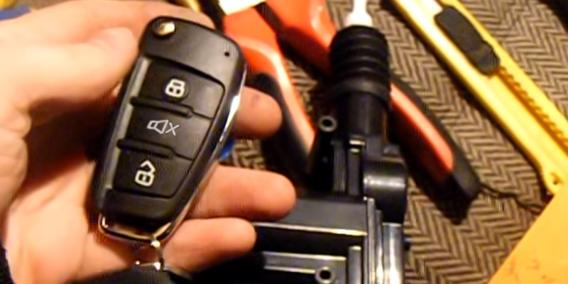 Akhan-tuning AT100A68 Car Alarm Car Remote Control System in the use - Bestadvisor