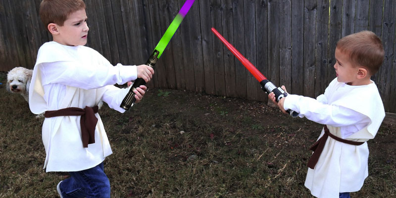 The Glowhouse Galaxy Battle Lightsaber Space Sword in the use - Bestadvisor