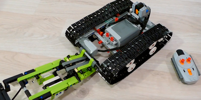 Review of LEGO 42065 RC Tracked Racer Technic