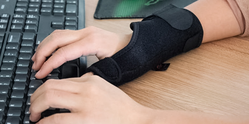 Review of AOLIKES Thumb Splint Support Wrist Brace