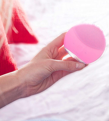 FOREO F5487 The LUNA mini 2 uses the power of T-Sonic pulsations to effectively cleanse deep below the skin's surface - Bestadvisor